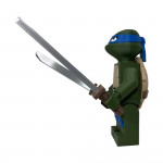 Grande brique Tortues Ninja Leonardo Raphael vue de face - Figurine TMNT arts martiaux New York